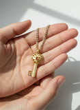 Solid Gold Two-Tone Mariner Chain 22” (9.4g) + 18K Heart Key Pendant Set
